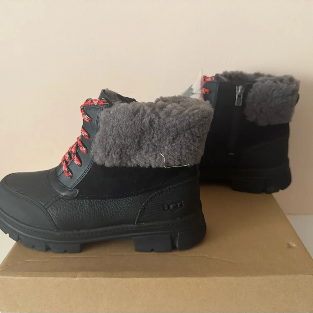 UGG Ashton Addie Snow Leather Boot. Waterproof. Size: 8